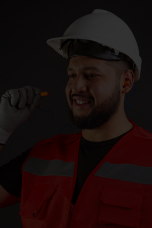 Equipo de protección personal y visual utilizado para mitigar riesgos de trabajo y asegurar la continuidad operativa en la planta